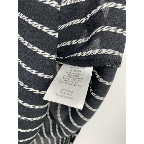 Halogen Black & White Double V Neck Tank Top - Picture 6 of 6